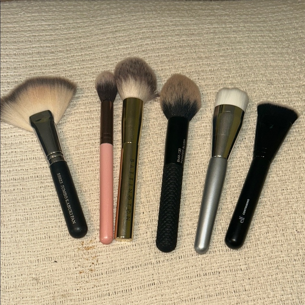 Set of 6 used makeup brushes